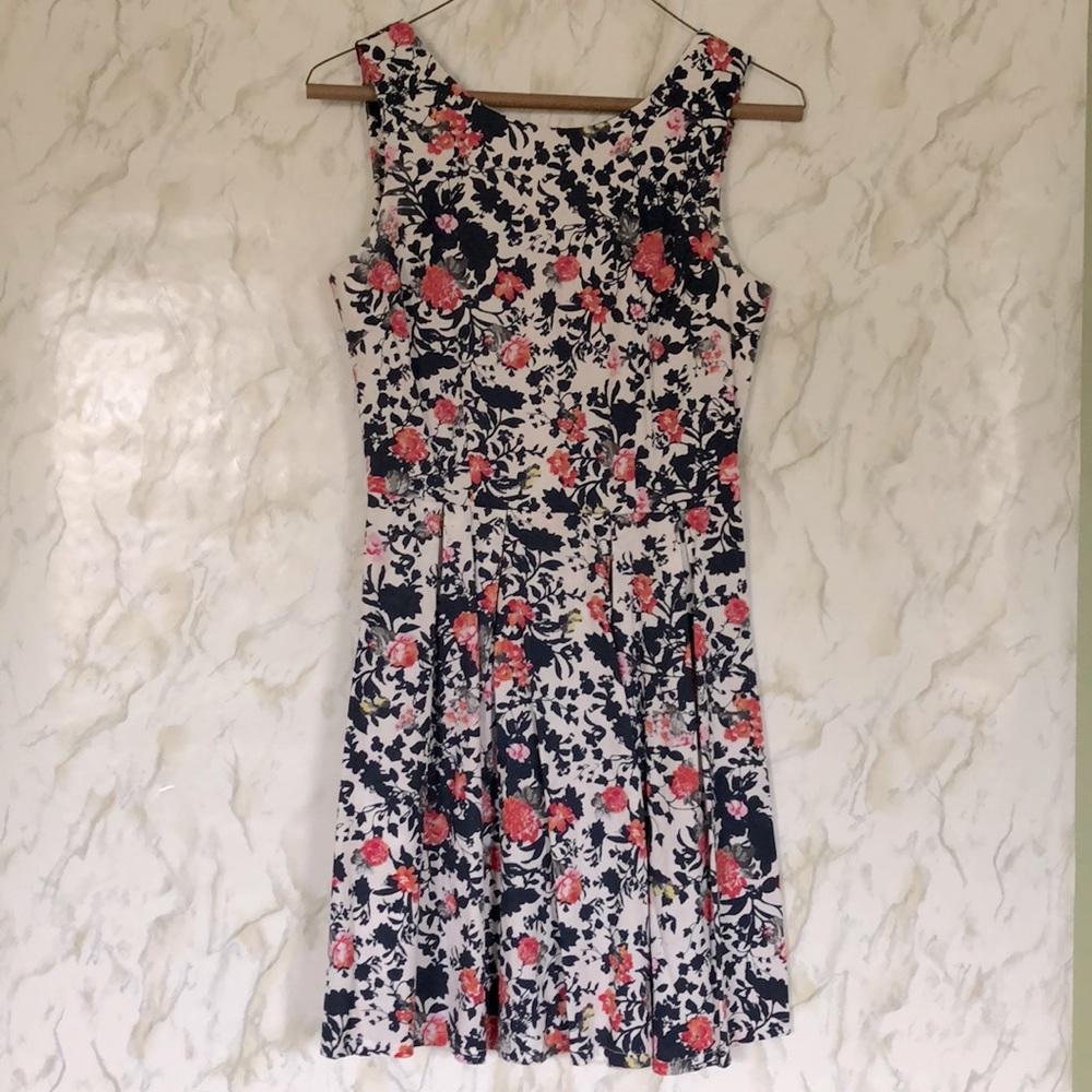 XS Scoop Neck Summer Dress